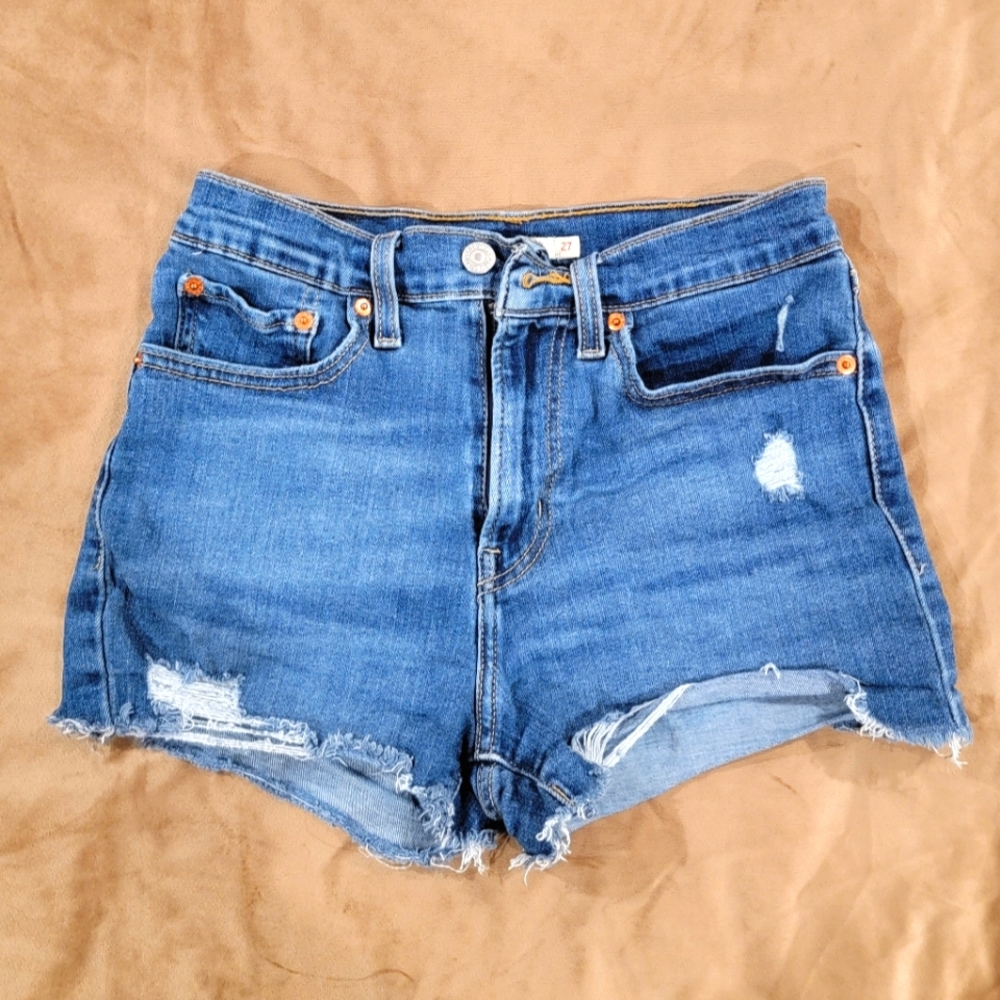 Levi's cheeky short shorts Size 27